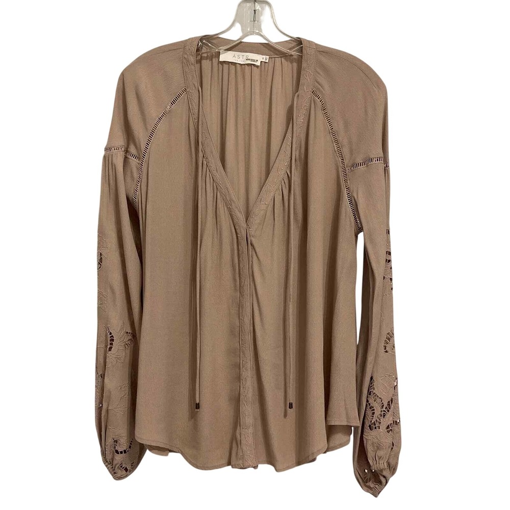 ASTR The Label Mauve Taupe Eyelet Embroidered Boho V-Neck Blouse ACT12333 Medium